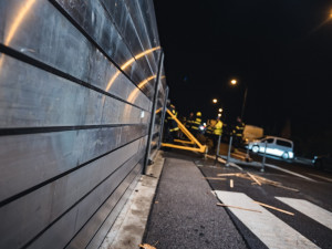 Hasiči a vojáci v Praze zkoušeli stavbu protipovodňových zábran