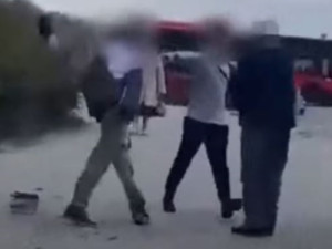 VIDEO: Mladíci brutálně napadli řidiče autobusu. Ten skončil v nemocnici