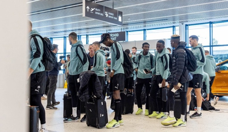 Slávisté před odletem.