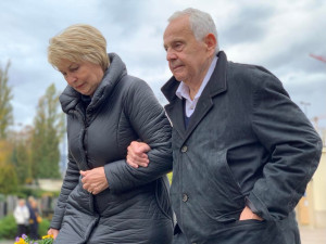 S Josefem Somrem se přišla rozloučit veřejnost i herečtí kolegové