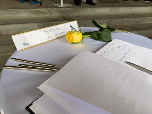 S Josefem Somrem se přišla rozloučit veřejnost i herečtí kolegové