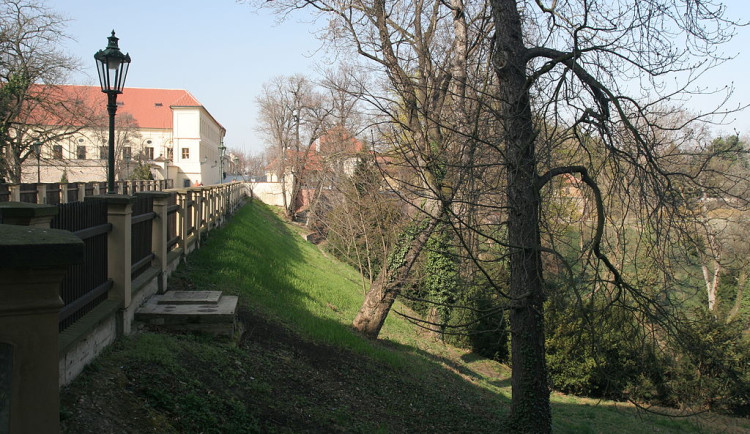 Jelení příkop u Prašného mostu.