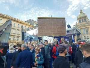 Na Václavském náměstí začíná další demonstrace, tentokrát proti extremismu. Promluví i první dáma Ukrajiny