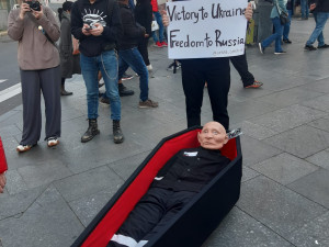 Na Václavském náměstí začíná další demonstrace, tentokrát proti extremismu. Promluví i první dáma Ukrajiny