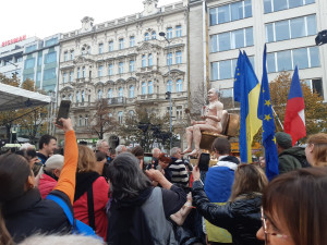 Na Václavském náměstí začíná další demonstrace, tentokrát proti extremismu. Promluví i první dáma Ukrajiny