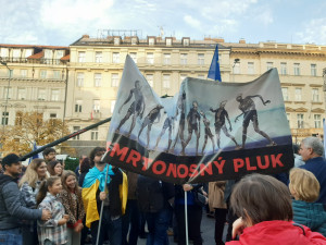 Na Václavském náměstí protestují desítky tisíc lidí, tentokrát proti extremismu. Promluví i první dáma Ukrajiny