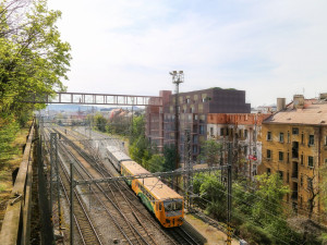 Vítkov a Karlín propojí lávka. Povede nad železniční tratí