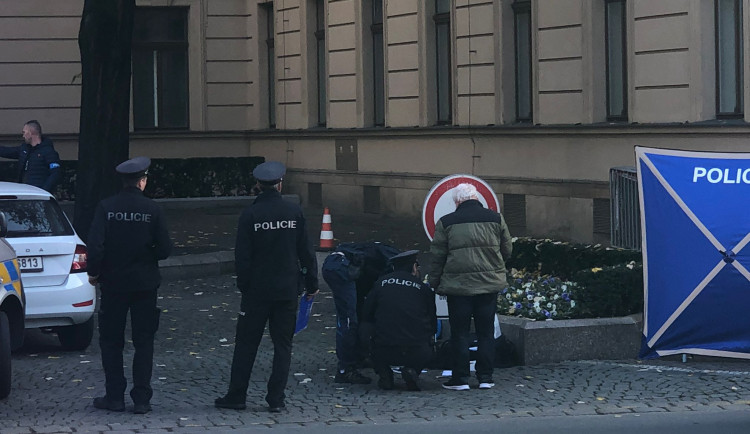 Muž se zastřelil před Úřadem vlády