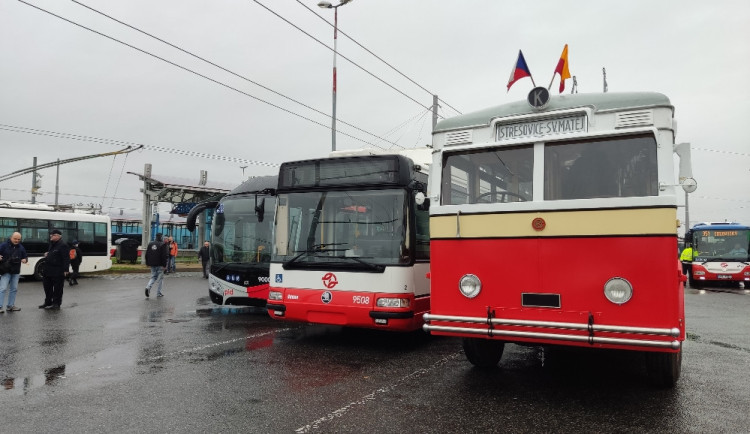V Praze bude nová trolejbusová linka. Cestující zaveze až na letiště