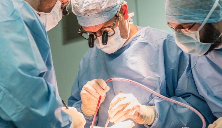 V nemocnici Motol poprvé provedli tři transplantace najednou