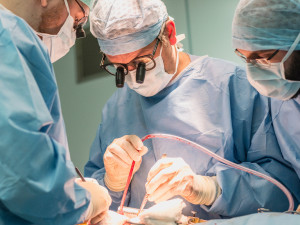 V nemocnici Motol poprvé provedli tři transplantace najednou