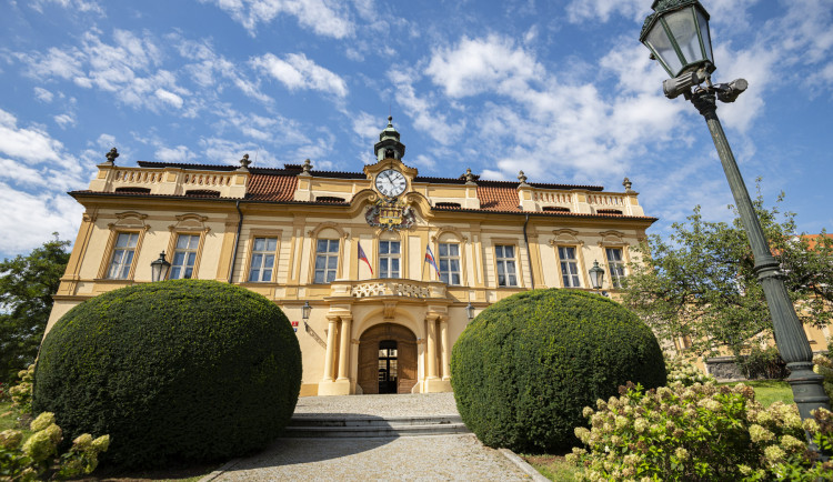 Většina z pražských radnic má nové vedení, někde se však stále jedná