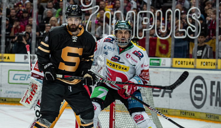 Zlaté dresy Spartě nepomohly. Pražané prohráli s Pardubicemi 2:3