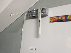 Hráči Sparty po vyhraném utkání v Plzni zdemolovali šatny, fanoušci zapalovali sedačky i útroby stadionu