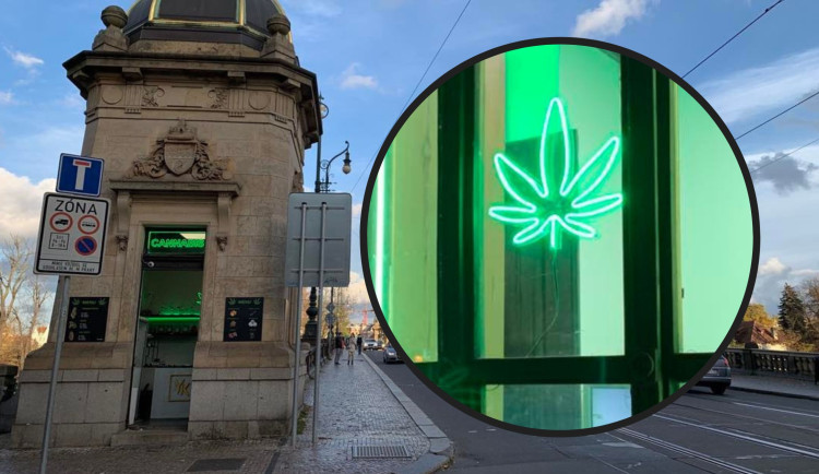 Neony hyzdí památku v centru Prahy. Reklamu odstraníme, říká majitel