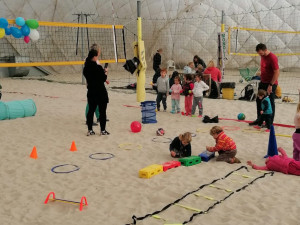 Areál na plážové sporty v Praze 8 se mění na největší kryté pískoviště v Česku