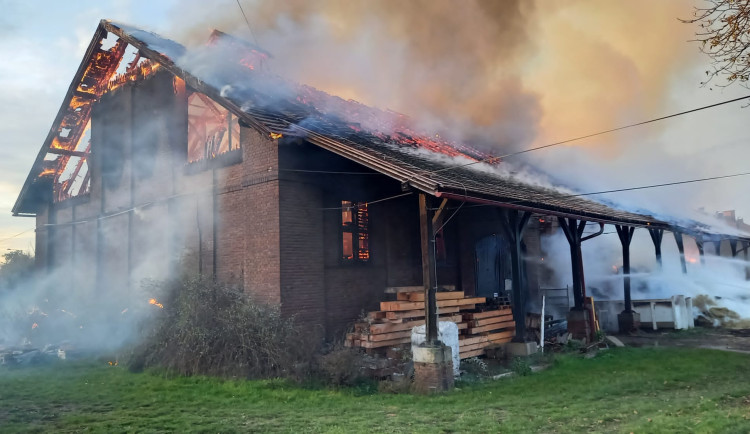 Požár zničil veškeré zásoby na zimu.