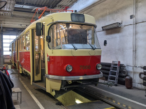 V Praze bude jezdit další retro tramvaj. Opravují ji v Brně