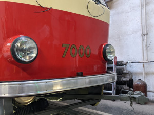 V Praze bude jezdit další retro tramvaj. Opravují ji v Brně