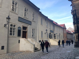 Hrad chce v areálu nabízet jídla dostupná pro české návštěvníky. Hledá nájemce restaurace