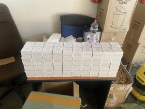 VIDEO: Pražští celníci zabavili v Sapě padělky šperků, elektroniky a hraček za téměř devadesát milionů