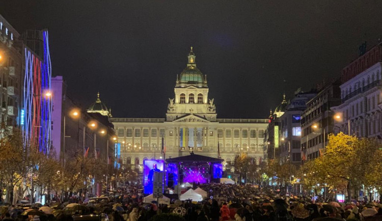 VIDEO: Vystoupením ruské opoziční kapely Pussy Riot vyvrcholil Koncert pro budoucnost