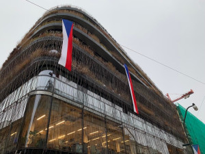 VIDEO: Národní se probouzí do sváteční atmosféry. Babiš tam byl mezi prvními