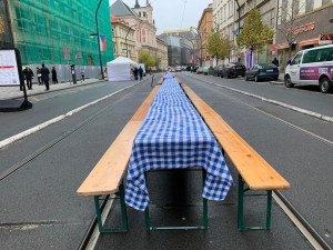 VIDEO: Národní se probouzí do sváteční atmosféry. Babiš tam byl mezi prvními