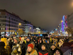 VIDEO: Na Václavském náměstí začal Koncert pro budoucnost, zahrají i Pussy Riot