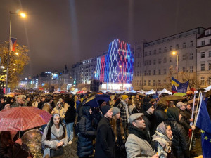 VIDEO: Na Václavském náměstí začal Koncert pro budoucnost, zahrají i Pussy Riot