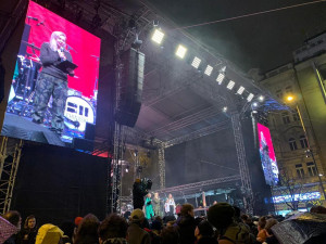 VIDEO: Na Václavském náměstí začal Koncert pro budoucnost, zahrají i Pussy Riot