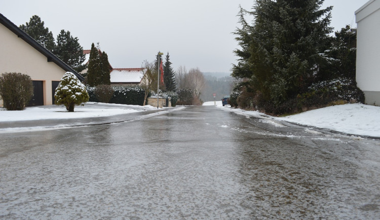 Do Prahy přijde mráz. Meteorologové varují před náledím
