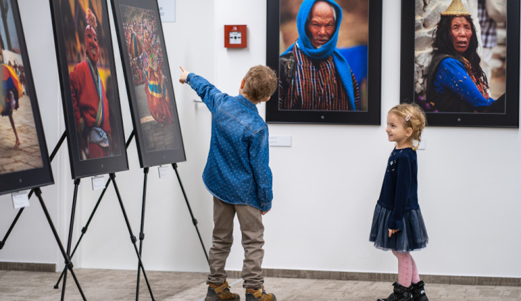 Nová pražská výstava představuje digitalizovanou Slovanskou epopej i fotografie z cest po světě