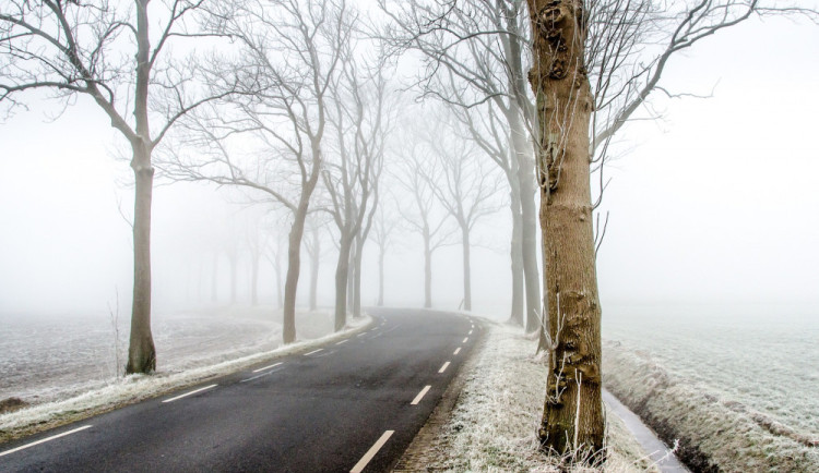 V nadcházejícím týdnu nás čekají teploty lehce nad nulou. Meteorologové varují před ledovkou