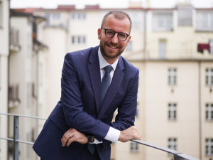Městských částí je moc, prospěla by redukce, říká nový starosta Prahy 6 Jakub Stárek
