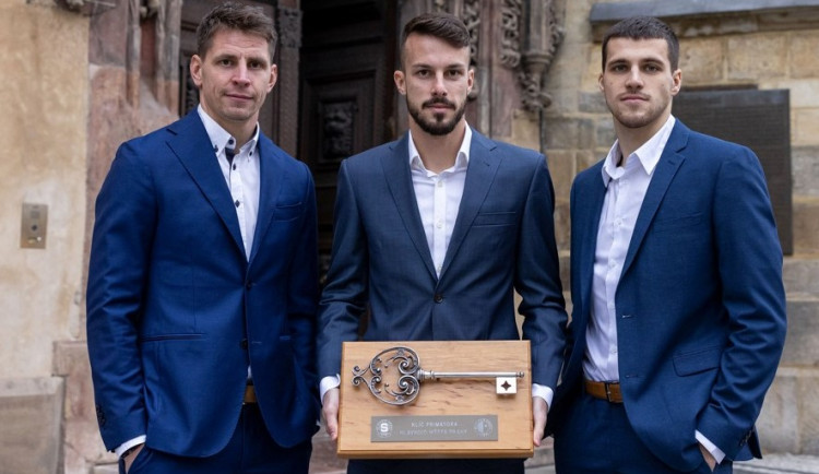 Klíč od Prahy se vrátil do rukou Slávistů. Převzali ho od primátora