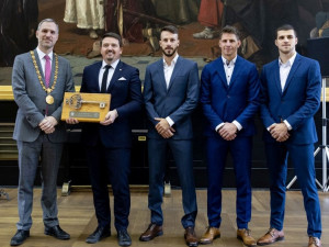 Klíč od Prahy se vrátil do rukou Slávistů. Převzali ho od primátora