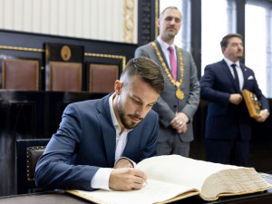 Klíč od Prahy se vrátil do rukou Slávistů. Převzali ho od primátora