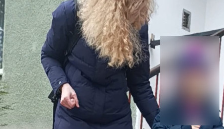 Uražená pětiletá holčička utekla mámě, protože jí nekoupila hračku