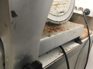 Pražští hygienici rozdali v říjnu skoro třicet pokut. Nelíbil se jim mastný strop a špína