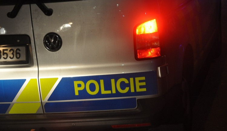 Nález tří mrtvých těl u cyklostezky v Praze. Podle policie by se mohlo jednat o dvojitou vraždu a sebevraždu