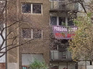 Squatteři obsadili dům v Praze. Chtějí zůstat co nejdéle