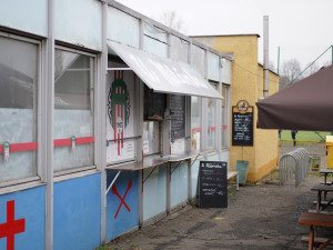 (NE)OBYČEJNÍ: Milánek obsluhuje zásadně bez úsměvu. Nenávidím oslovení „šéfíku“