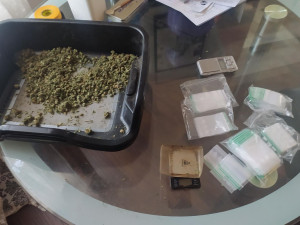 V Praze zatkli tři dealery drog. Za prodej marihuany jim hrozí až deset let vězení