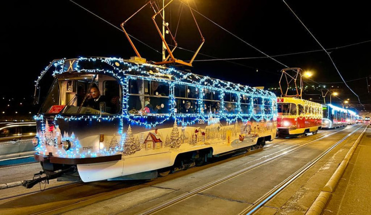 Tramvaje a autobusy lidé ve městě uvidí až do 6. ledna.