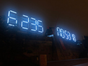 Na Letné začaly odpočítávat obří klimatické hodiny