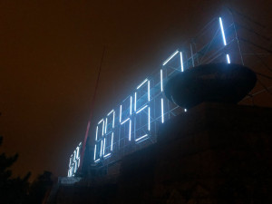 Na Letné začaly odpočítávat obří klimatické hodiny