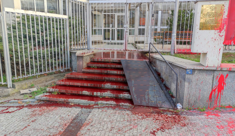 Odpojme energie budovám, které patří Rusům, vyzývá petice