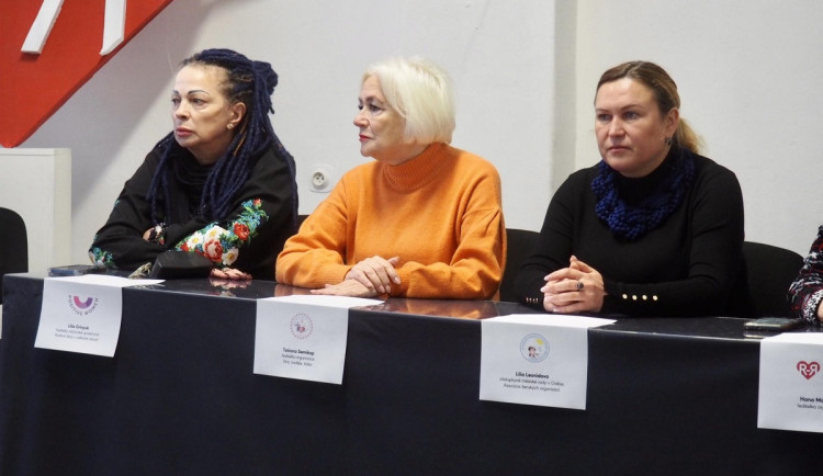 Válka na Ukrajině a HIV. Pozitivním chybí léky, virus šíří i ruští vojáci