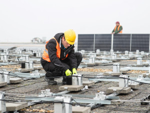 Kongresové centrum bude mít na střeše největší solární elektrárnu v Praze. Ušetří přes pět milionů